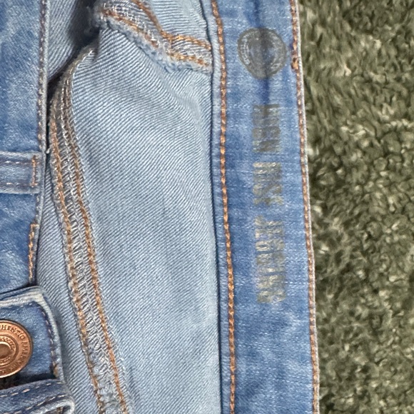 Hollister Women's Light Blue Skinny Jeans - Picture 3 of 3
